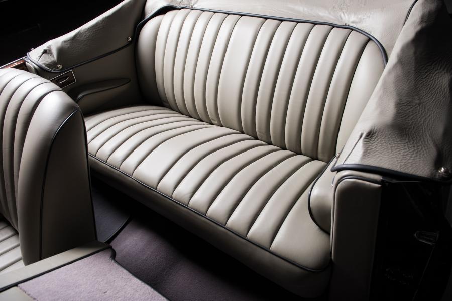 Интерьер Bentley S1 Continental Drophead Coupe by Park Ward 1955 года  (фото 26 из 34)